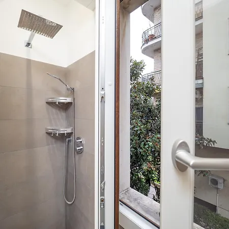 5 Guests - Modern With Balcony شقة