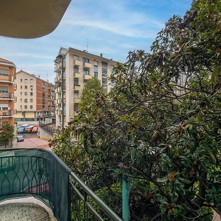 5 Guests - Modern With Balcony شقة *