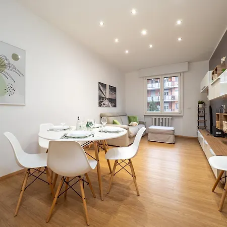 شقة 5 Guests - Modern With Balcony *