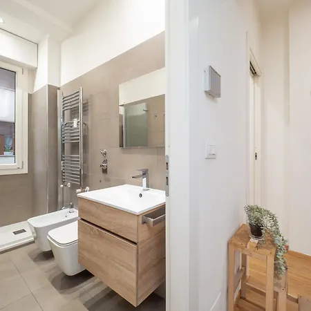 5 Guests - Modern With Balcony Mediolan
